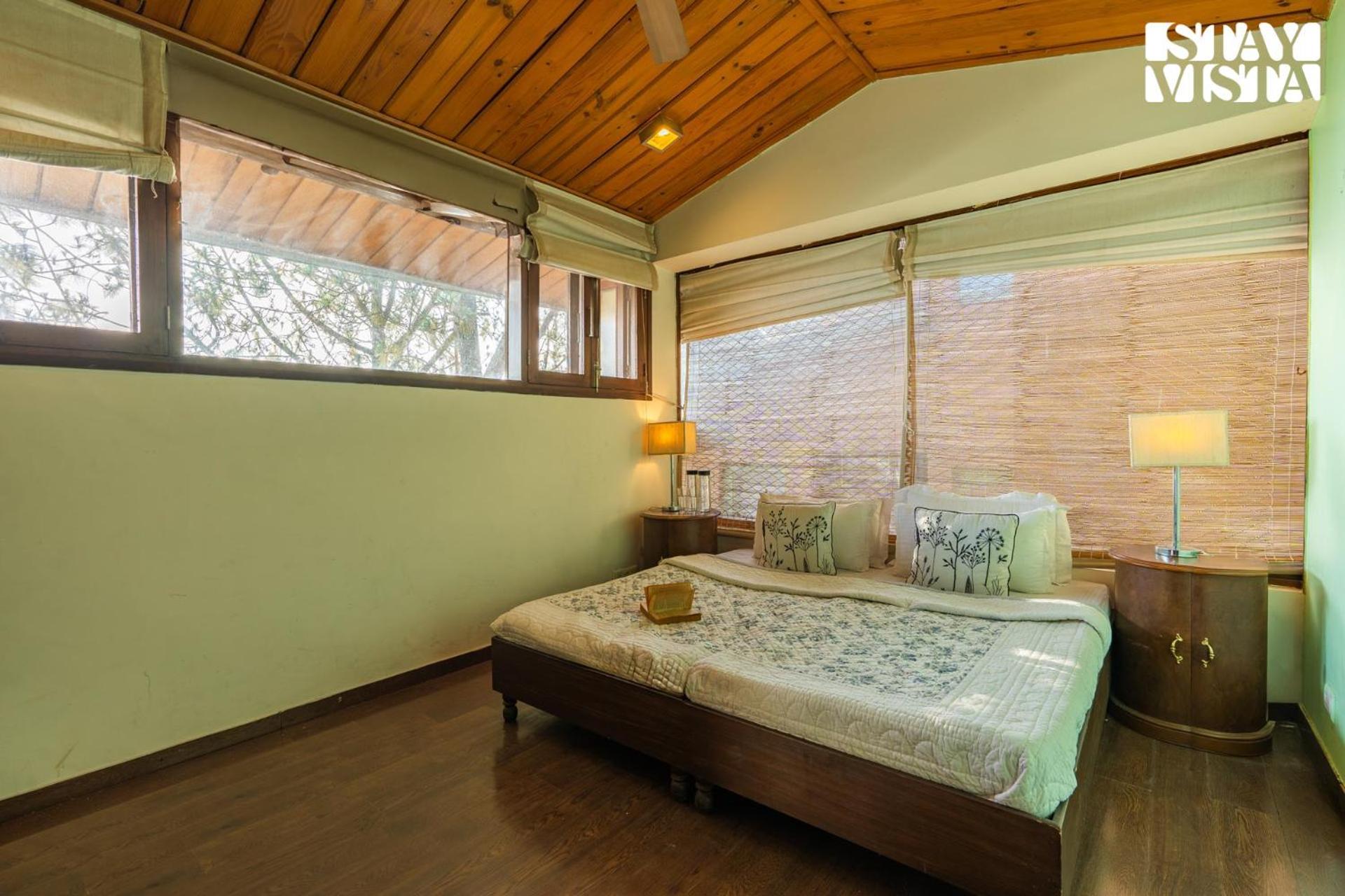 Stayvista At Hillcrest Villa With Valley View, Bonfire And Heater Kasauli Exterior photo